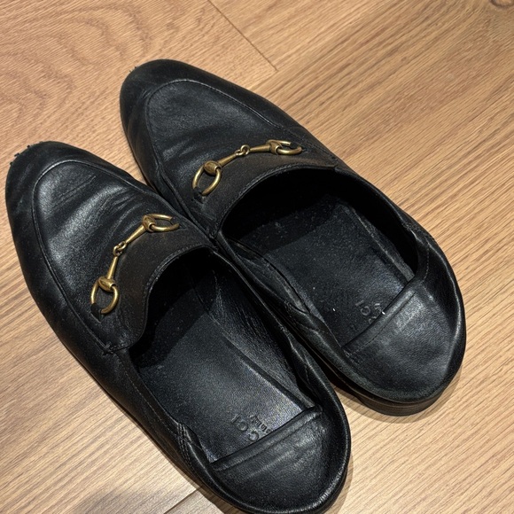 Gucci Black Leather Men's Slip-On Loafers with Gold Detail - Picture 3 of 4